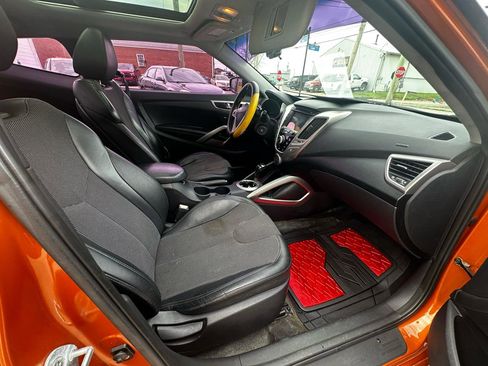 Used 2012 Hyundai Veloster w/ Style Pkg image 14