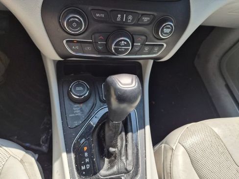 Used 2020 Jeep Cherokee Limited AWD/4WD image 19