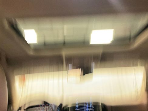 Used 2017 Chevrolet Silverado 1500 High Country image 34