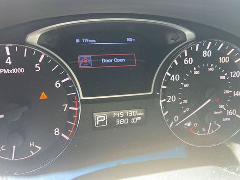 Used 2014 Nissan Pathfinder SL w/ Trailer Tow Package FWD image 1