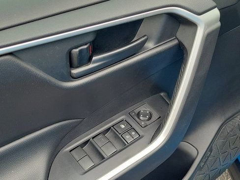 Used 2020 Toyota RAV4 LE w/ Carpet Mat Package FWD image 15