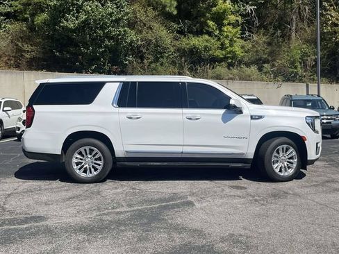 Used 2022 GMC Yukon XL SLT w/ SLT Premium Package RWD image 2