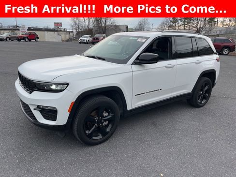 Used 2023 Jeep Grand Cherokee Limited w/ Black Appearance Package image 5