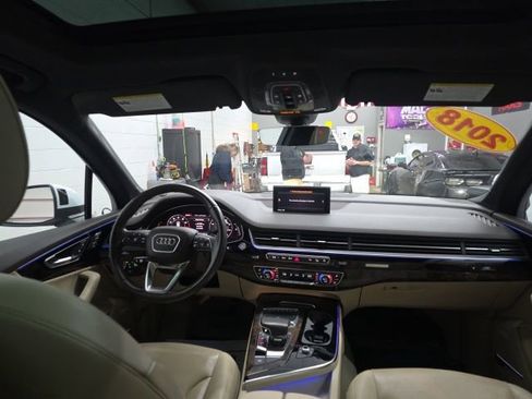 Used 2018 Audi Q7 3.0T Prestige image 18