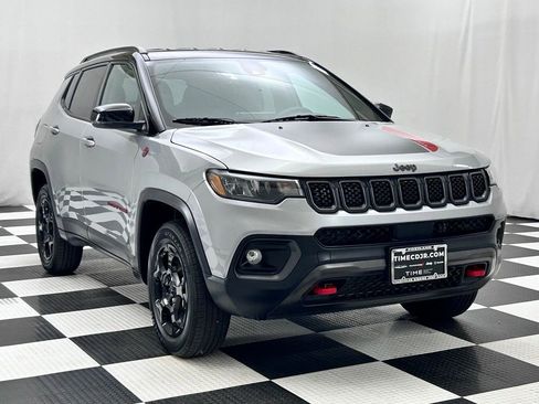 Used 2023 Jeep Compass Trailhawk image 2