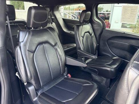 Used 2025 Chrysler Pacifica Select FWD image 33