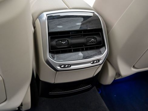 Used 2025 BMW 760i xDrive w/ Executive Package image 19