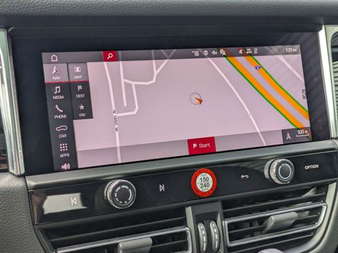 Certified 2025 Porsche Macan image 20