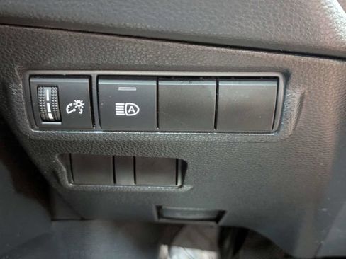 Used 2022 Toyota Corolla Cross LE w/ Moonroof Package FWD image 23