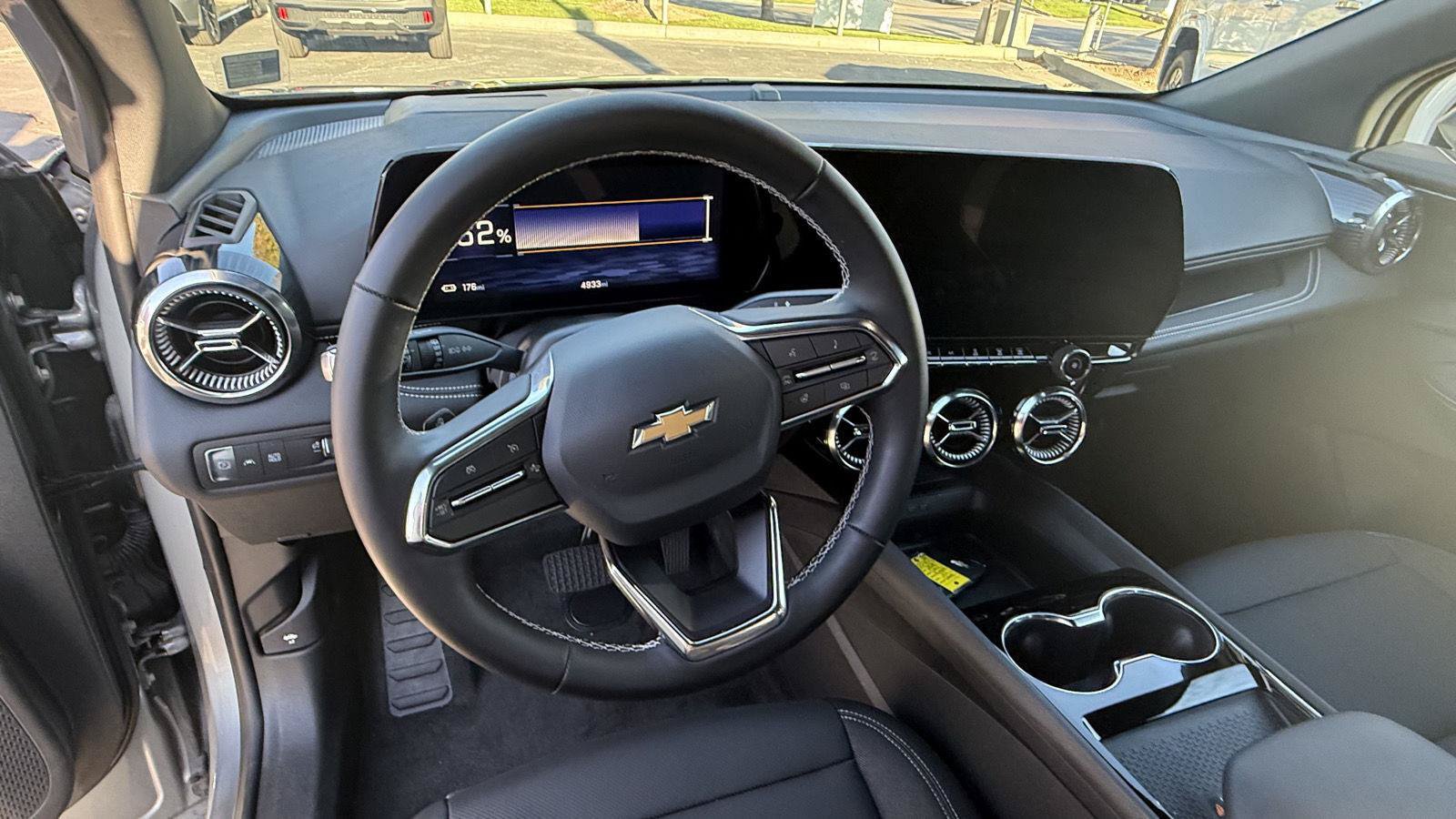 Used 2025 Chevrolet Blazer EV LT AWD/4WD image 11