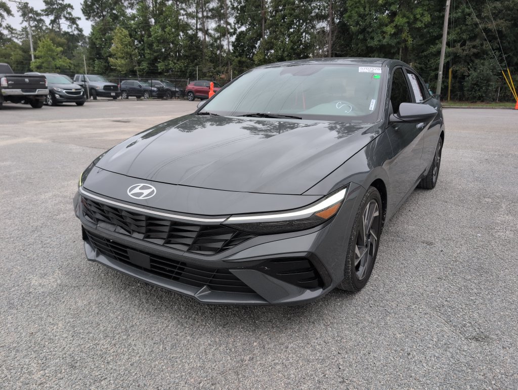 Used 2025 Hyundai Elantra SEL FWD image 4