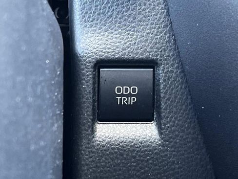 Used 2024 Toyota Venza XLE AWD/4WD image 32