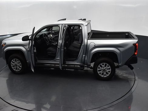 Used 2025 Toyota Tacoma SR AWD/4WD image 32