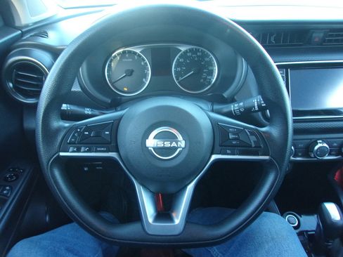 Used 2022 Nissan Kicks S image 17