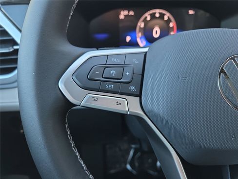 New 2026 Volkswagen Taos SE image 13