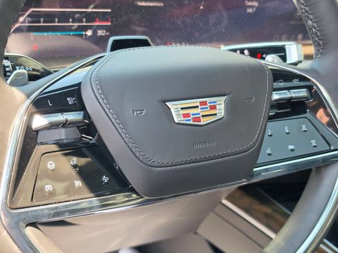 Used 2026 Cadillac Escalade ESV Platinum Sport w/ LPO, ONYX Package AWD/4WD image 11