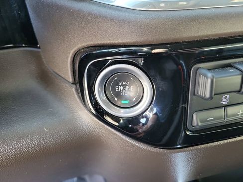 Used 2024 GMC Sierra 1500 SLT w/ SLT Premium Plus Package image 25