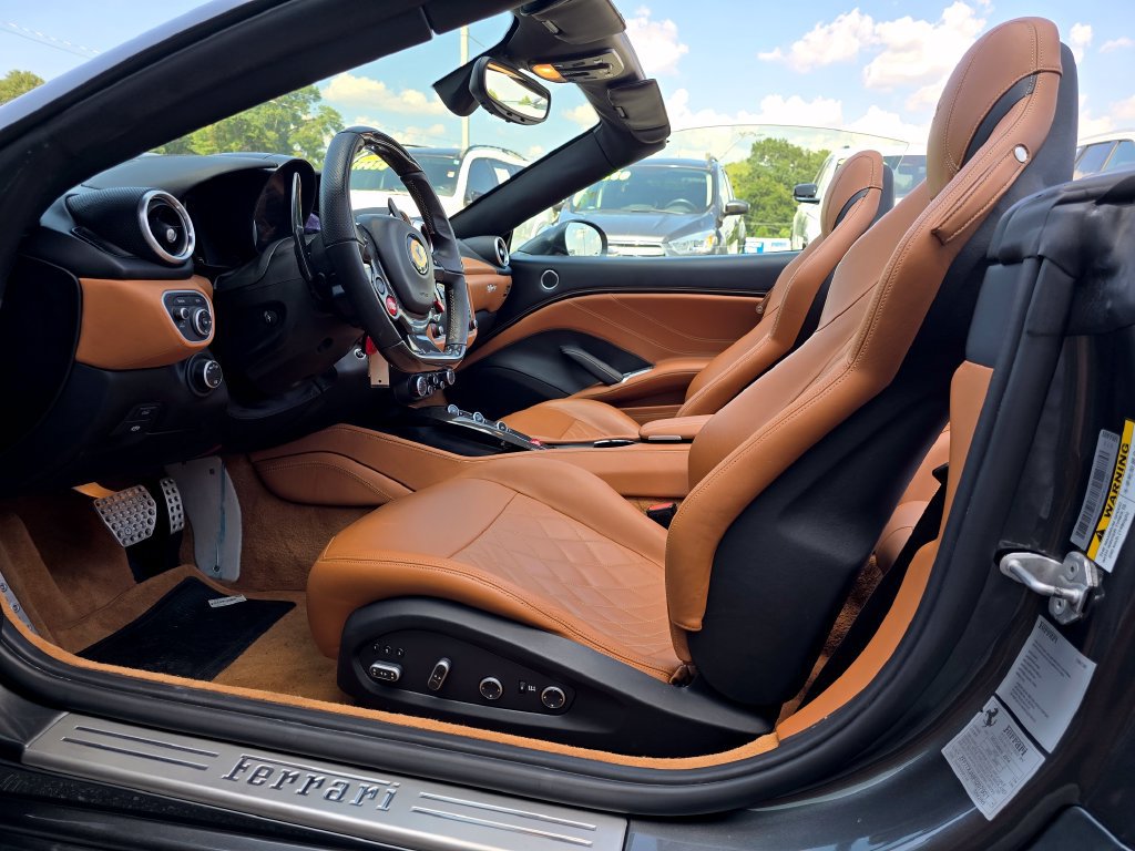 Used 2015 Ferrari California T RWD image 24