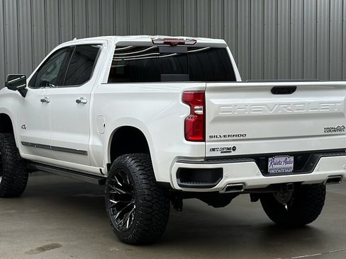 Used 2025 Chevrolet Silverado 1500 High Country AWD/4WD image 3