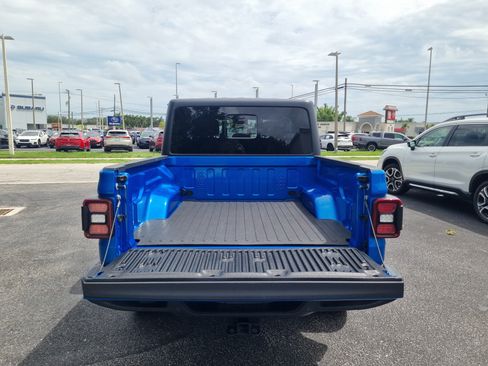 Used 2021 Jeep Gladiator Sport AWD/4WD image 9
