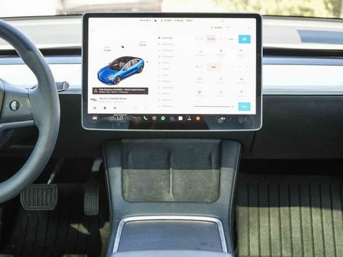 Used 2021 Tesla Model 3 Standard Range Plus image 14