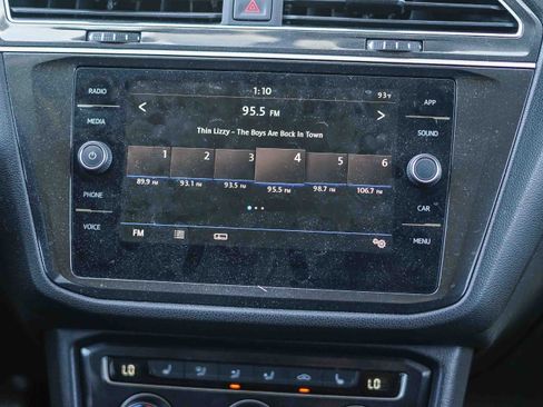 Used 2019 Volkswagen Tiguan SE image 15