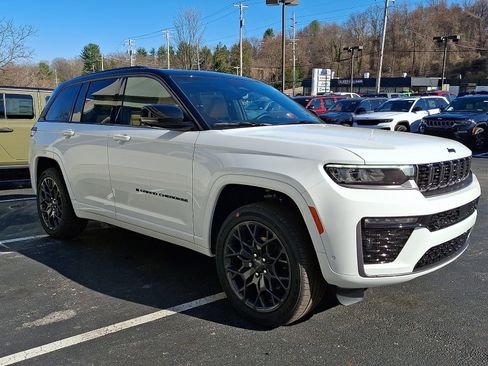 New 2026 Jeep Grand Cherokee Summit image 2