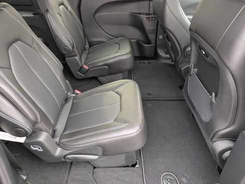 New 2026 Chrysler Pacifica Select image 28
