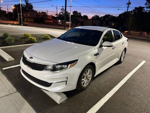 Used 2018 Kia Optima LX FWD image 2