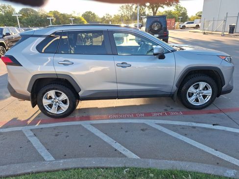 Used 2021 Toyota RAV4 XLE image 7