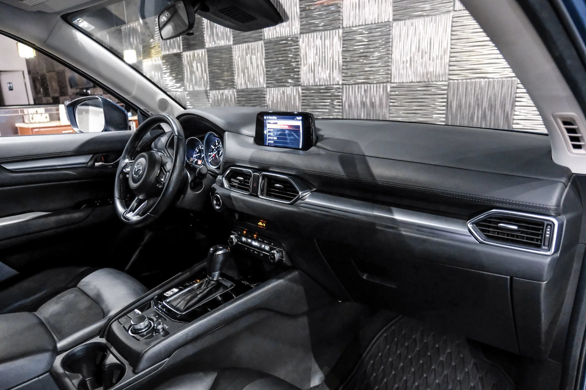 Used 2020 MAZDA CX-5 Touring FWD image 14