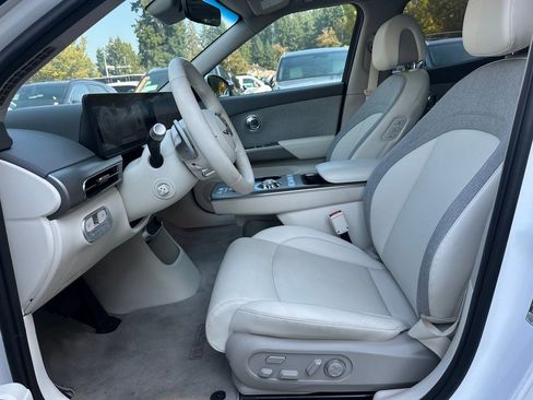 Certified 2024 Genesis GV60 RWD image 19