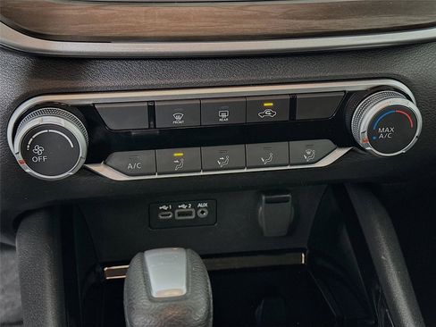 Used 2024 Nissan Altima 2.5 SV image 16