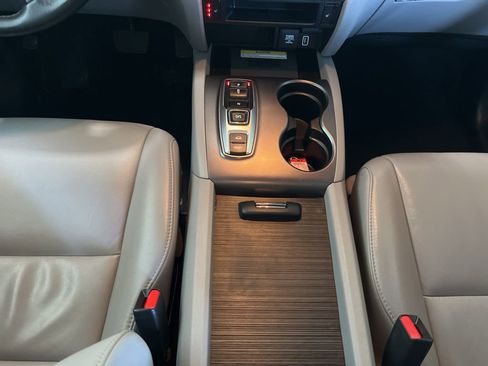 Used 2022 Honda Pilot Special Edition image 11