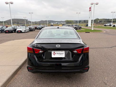 Used 2025 Nissan Altima 2.5 SV FWD image 3