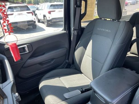 Used 2022 Jeep Wrangler Unlimited Sahara AWD/4WD image 24