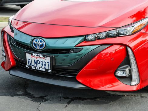 Certified 2019 Toyota Prius Prime Advanced image 19