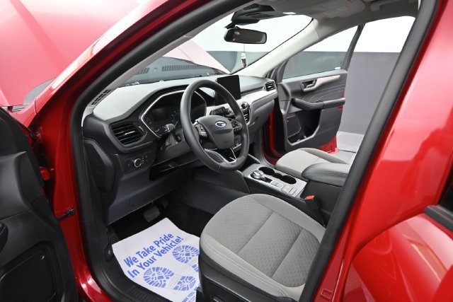 Used 2022 Ford Escape SE w/ SE Sport Appearance Package FWD image 9