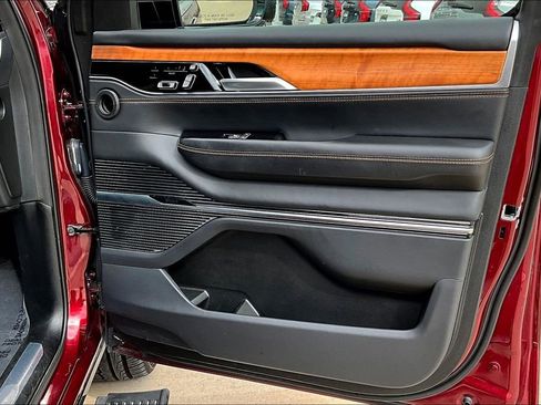 Used 2024 Jeep Grand Wagoneer L Series III image 24