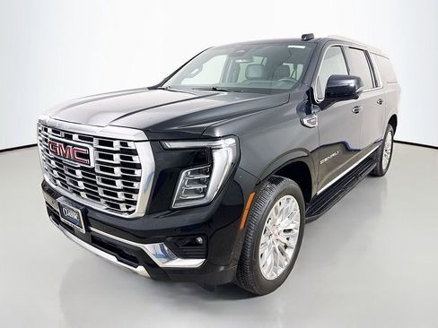 Used 2025 GMC Yukon XL Denali AWD/4WD image 3