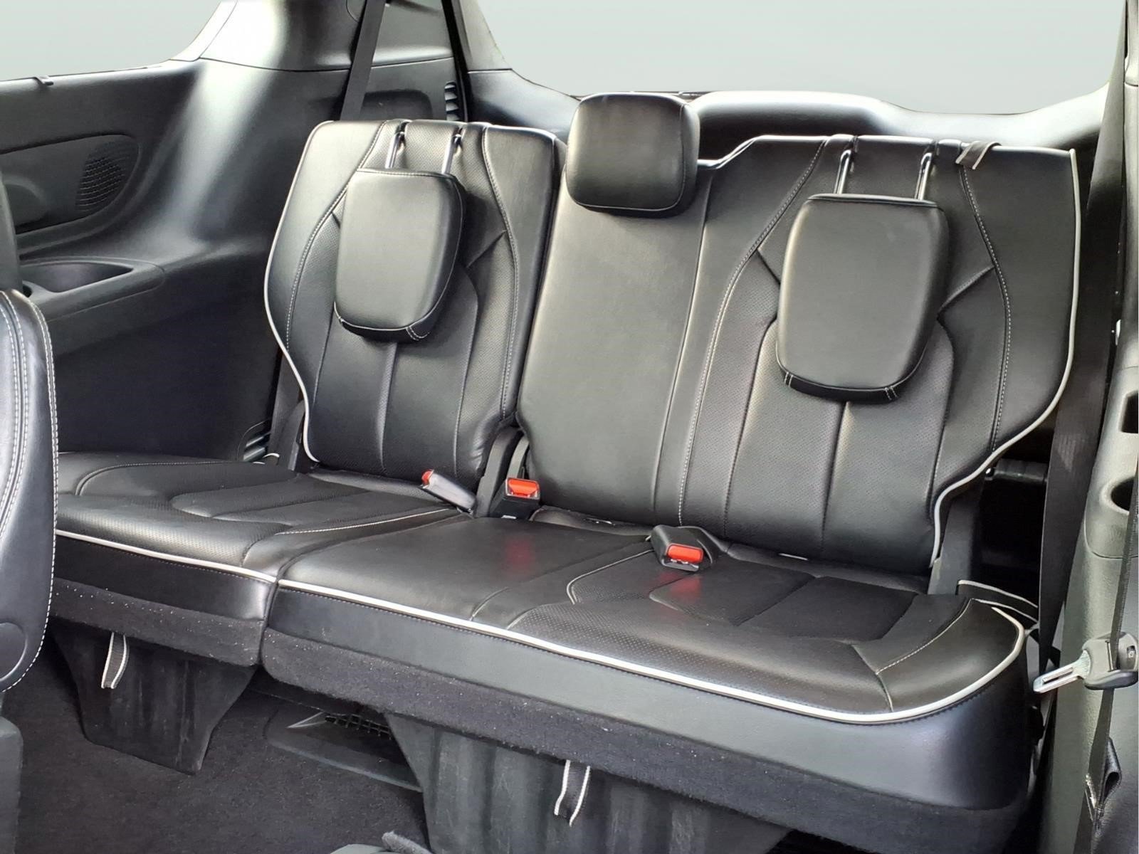 Used 2025 Chrysler Pacifica Limited FWD image 10