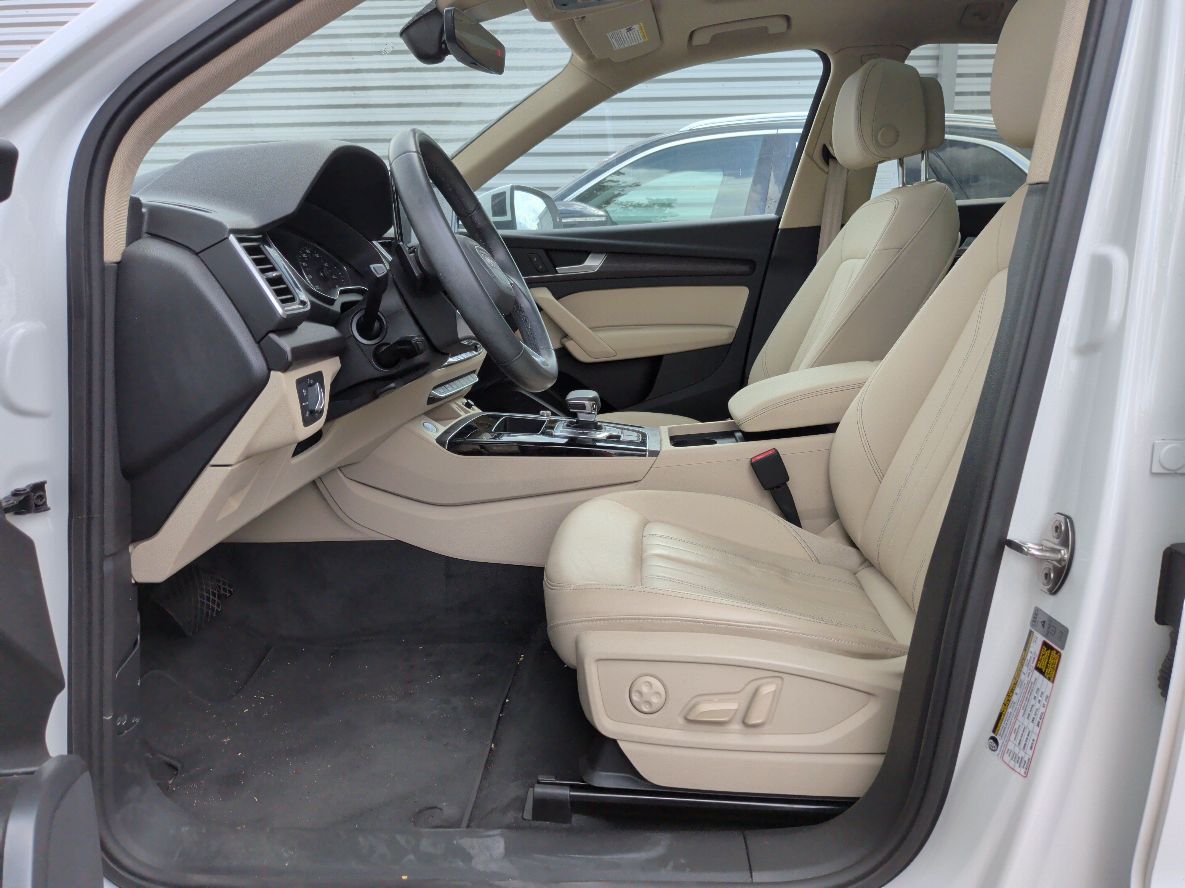 Used 2023 Audi Q5 2.0T Premium w/ Convenience Package AWD/4WD image 15