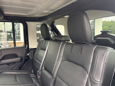 Used 2021 Jeep Wrangler Unlimited Sahara AWD/4WD image 4