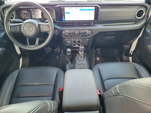 Used 2025 Jeep Gladiator Sport AWD/4WD image 12