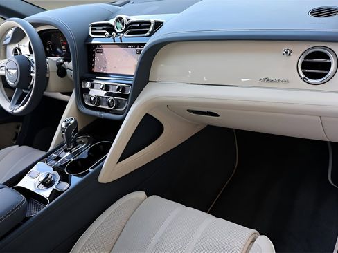 New 2025 Bentley Bentayga Azure V8 image 22