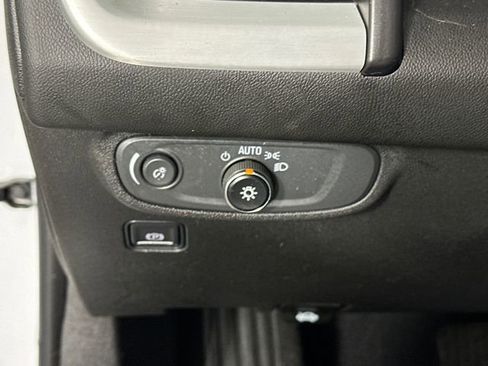 Used 2023 GMC Terrain SLE w/ Driver Convenience Package image 19