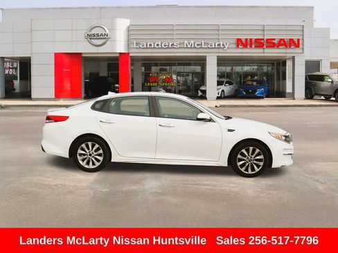 Used 2018 Kia Optima LX w/ 17" Alloy Wheels Package image 2
