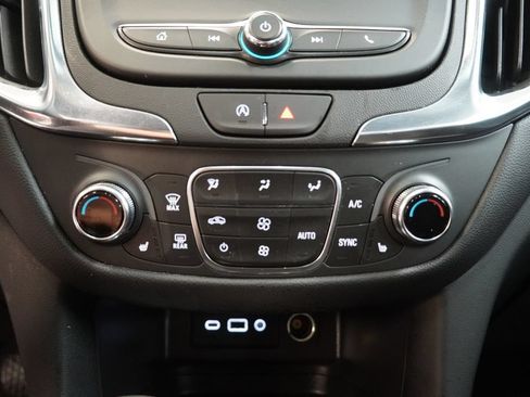 Used 2024 Chevrolet Equinox LT FWD image 8