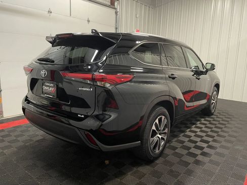 Used 2021 Toyota Highlander XLE FWD image 4
