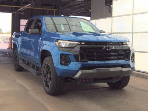 Used 2024 Chevrolet Colorado Z71 w/ LPO, Dark Essentials Package AWD/4WD image 2